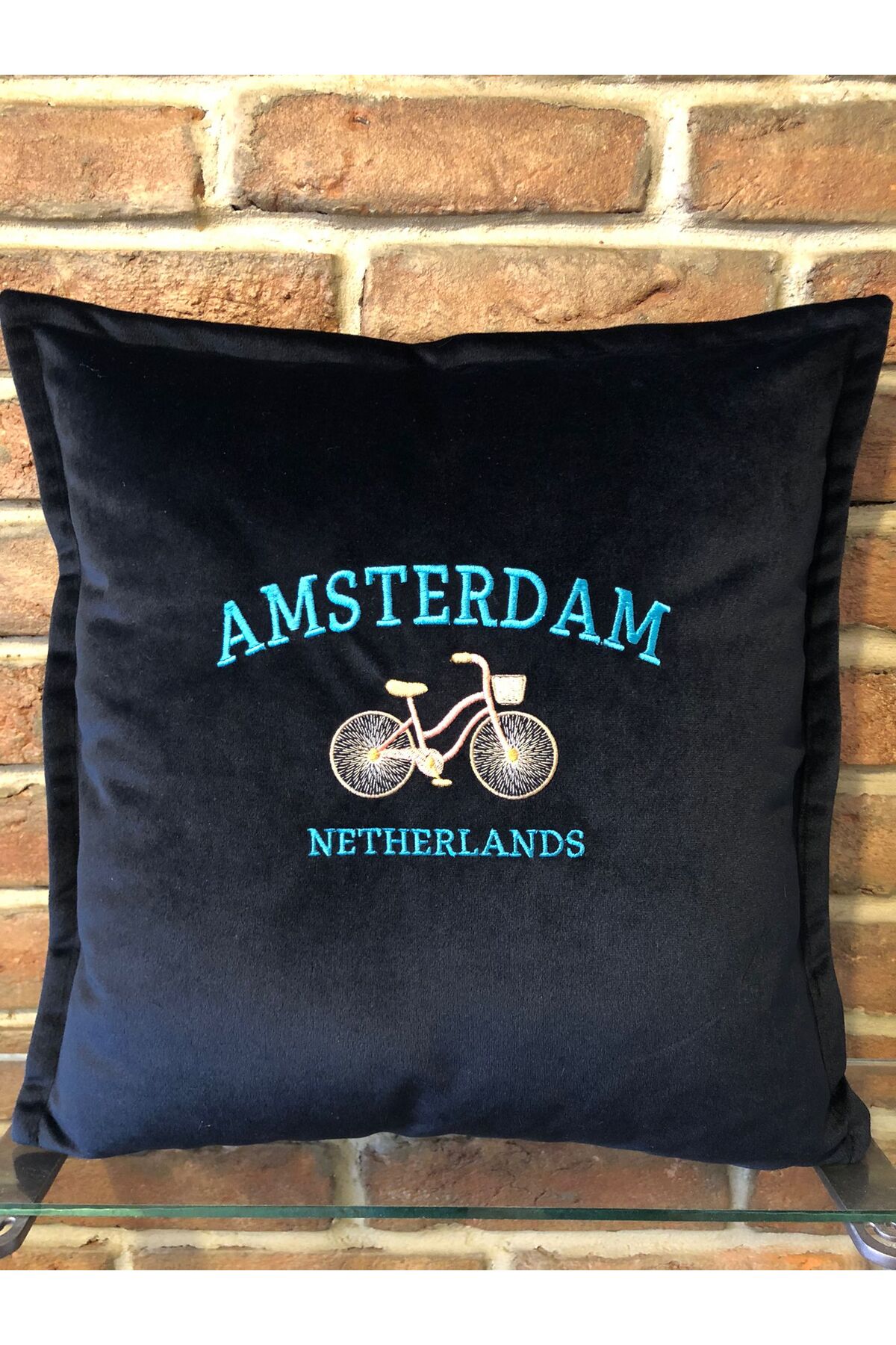 Amsterdam Nakışlı Siyah Kadife Kırlent Kılıfı Şehir Temalı Hediye Dekoratif Yastık