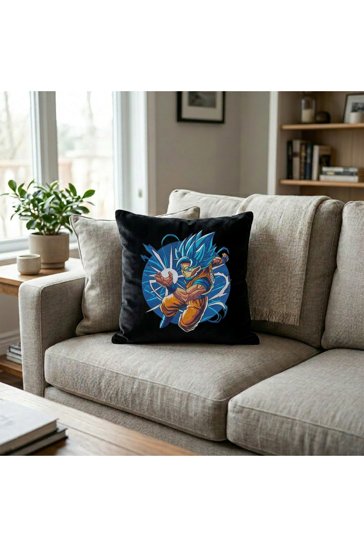 Siyah Anime Karakter Nakışlı Kadife Kırlent Kılıfı